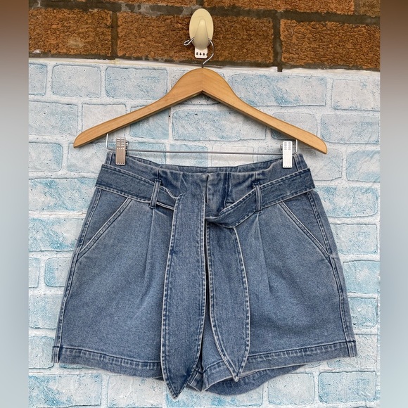 David Lerner Pants - David Lerner Lexi Pleated Belted
Denim Shorts size 2